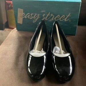 Easy Street Black Dress Pump